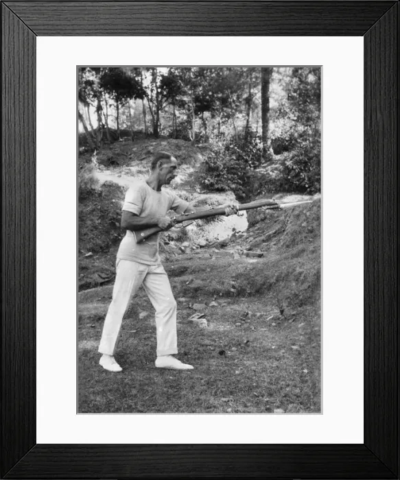 Framed Print : Soldier with bayoneted rifle, India Framed Print : Soldier with bayoneted rifle, India