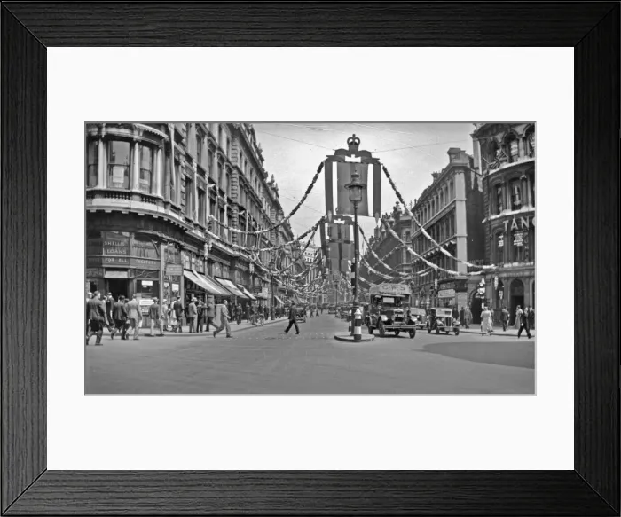Framed Print : Street scene in Shanklin, Isle of Wight