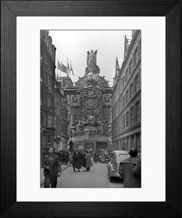 Framed Print : London street with King George VI display Framed Print : London street with King George VI display