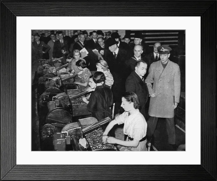 Framed Print : King George VI visits a Royal Ordnance factory, WWII Framed Print : King George VI visits a Royal Ordnance factory, WWII