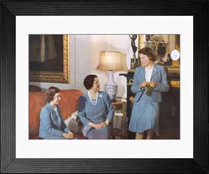 Framed Print : Royal family at home, special sitting for ILN, May 1942 Framed Print : Royal family at home, special sitting for ILN, May 1942