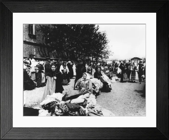 Framed Print : Peasant Market Traders Framed Print : Peasant Market Traders