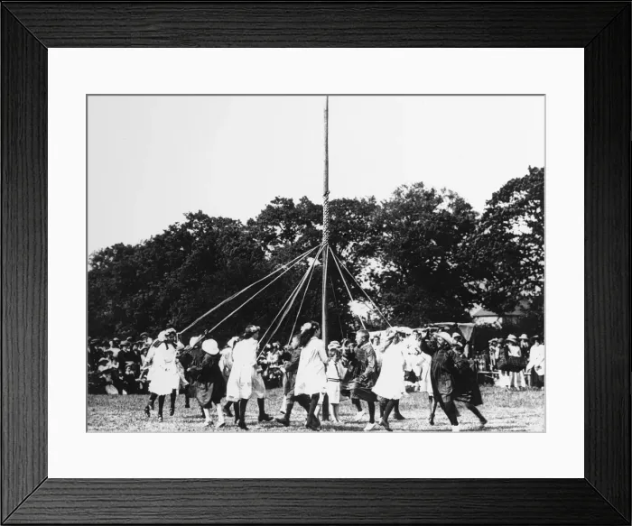 Framed Print : Children dancing round a maypole Framed Print : Children dancing round a maypole