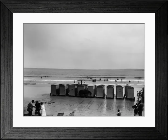 Framed Print : Bathing huts on the beach at Newquay, Cornwall Framed Print : Bathing huts on the beach at Newquay, Cornwall