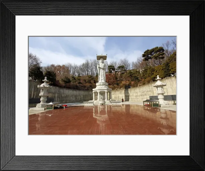 Framed Print : Bongeunsa Buddhist Temple in Seoul, South Korea Framed Print : Bongeunsa Buddhist Temple in Seoul, South Korea