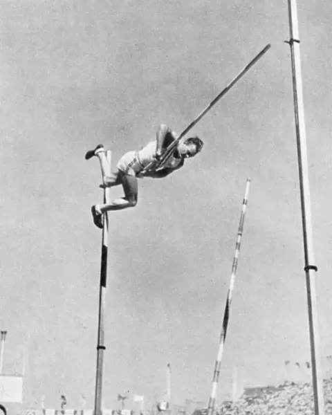 G Jefferson fails at pole vault, 1932 Olympics