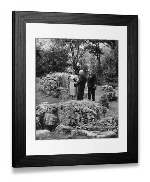 Framed Print : Queen Elizabeth II at Chelsea Flower Show Framed Print : Queen Elizabeth II at Chelsea Flower Show