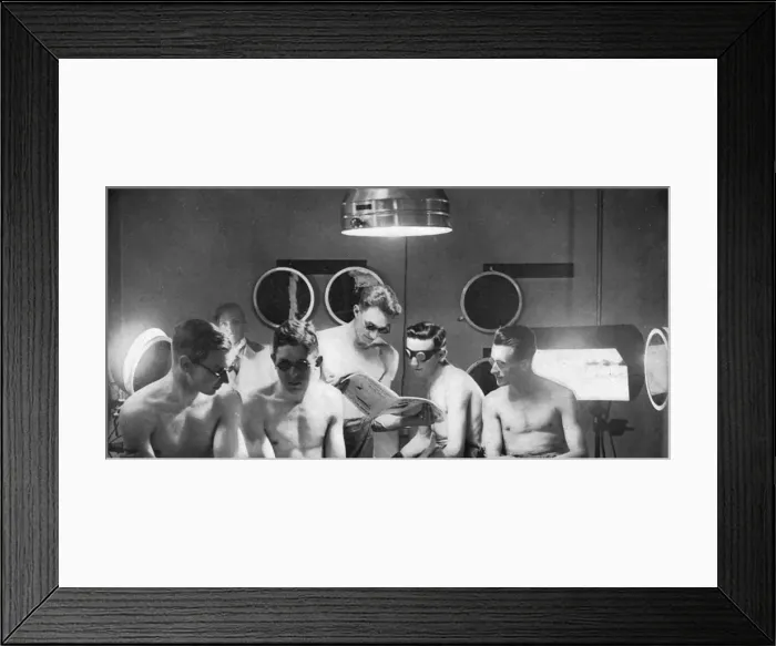 Framed Print : British athletes undergoing light therapy before Olympics Framed Print : British athletes undergoing light therapy before Olympics