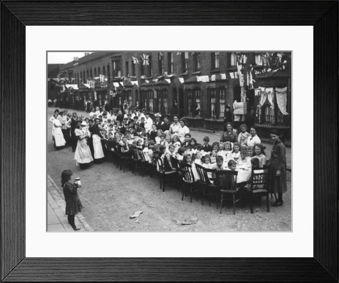 Framed Print : Peace Day tea party in the East End of London Framed Print : Peace Day tea party in the East End of London