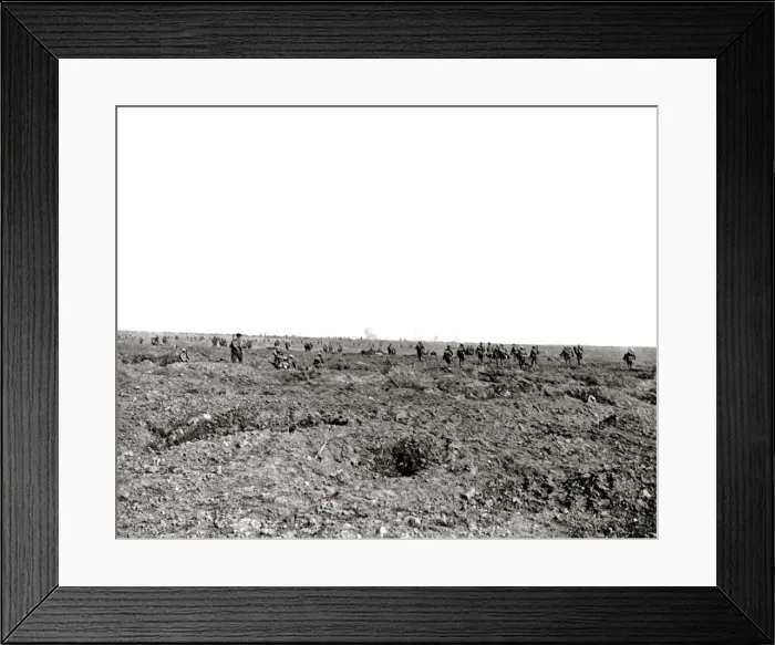 Framed Print : British soldiers in action on battlefield, WW1 Framed Print : British soldiers in action on battlefield, WW1
