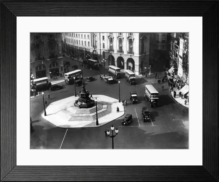 Framed Print : Piccadilly Circus in London, with the Shaftesbury Memorial Framed Print : Piccadilly Circus in London, with the Shaftesbury Memorial