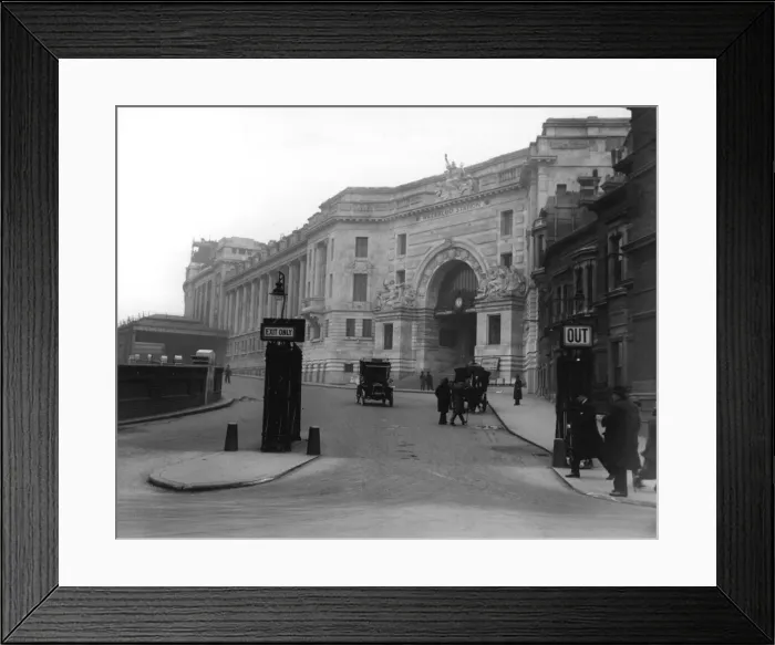 Framed Print : The Entrance of Waterloo Station, London Framed Print : The Entrance of Waterloo Station, London