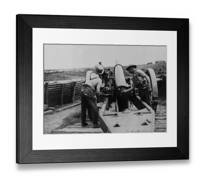 Framed Print : Allied gunners at work, Western Front, France, WW1 Framed Print : Allied gunners at work, Western Front, France, WW1