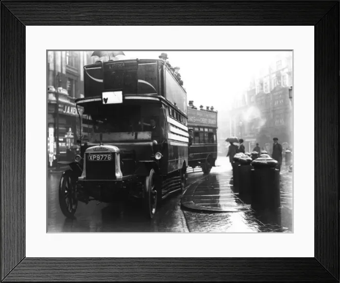 Framed Print : A London Omnibus heading for Victoria Framed Print : A London Omnibus heading for Victoria