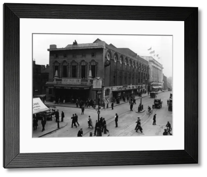 Framed Print : The Old Vic theatre in Waterloo, London Framed Print : The Old Vic theatre in Waterloo, London