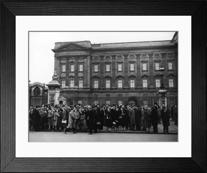 Framed Print : A crowd gathered outside the gates of Buckingham Palace Framed Print : A crowd gathered outside the gates of Buckingham Palace