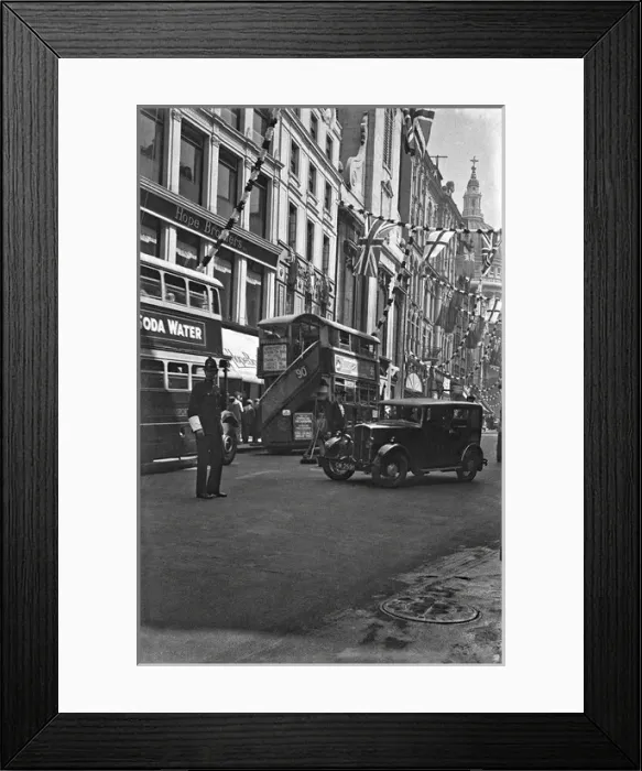 Framed Print : Scene in Ludgate Hill, London Framed Print : Scene in Ludgate Hill, London