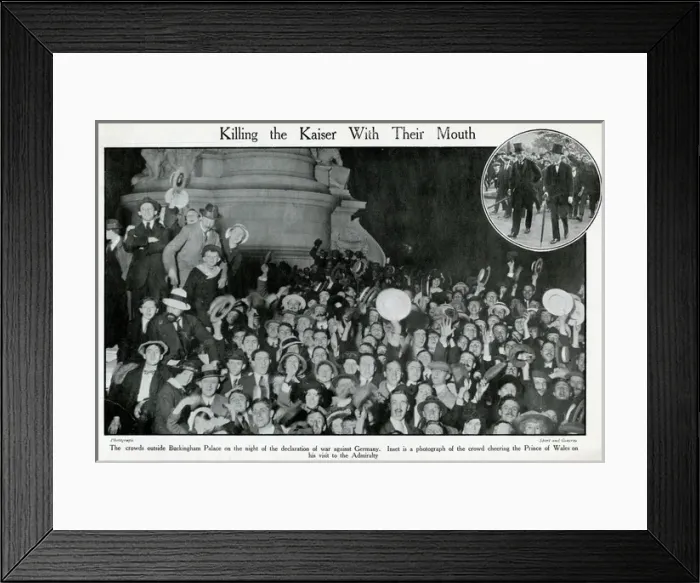 Framed Print : Crowds outside Buckingham Palace, London, WW1 Framed Print : Crowds outside Buckingham Palace, London, WW1