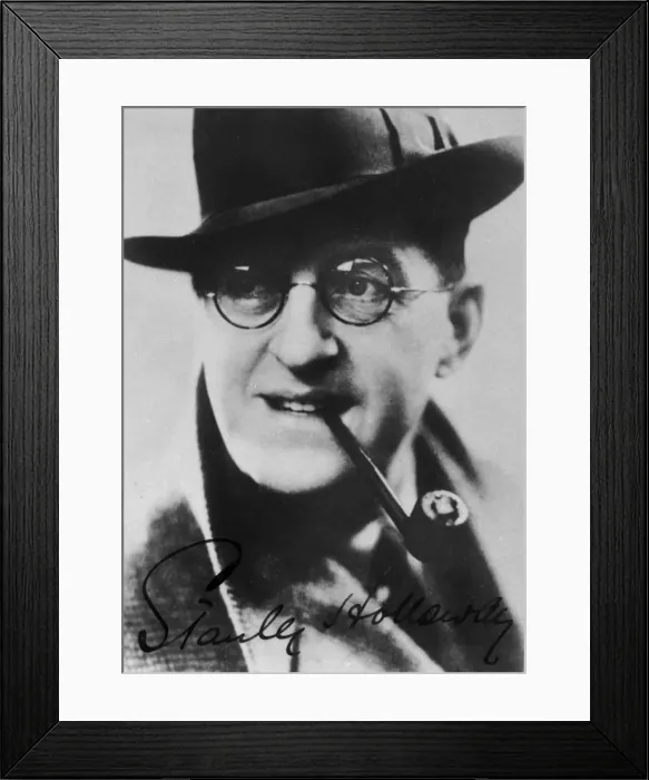 Framed Print : Portrait photograph of Stanley Holloway Framed Print : Portrait photograph of Stanley Holloway