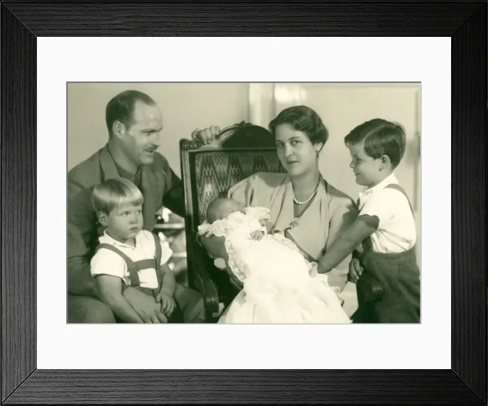Framed Print : Princess Cecile of Greece, Georg Donatus of Hesse & children Framed Print : Princess Cecile of Greece, Georg Donatus of Hesse & children