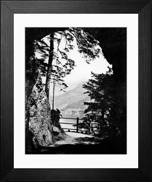 Framed Print : View onto Lake Como, Italy Framed Print : View onto Lake Como, Italy