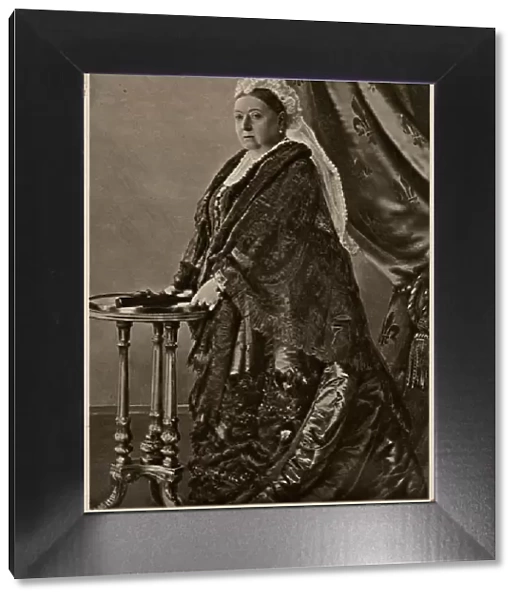 Queen Victoria - standing portrait