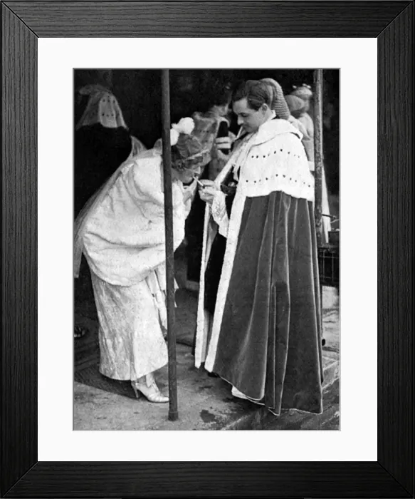Framed Print : 1937 Coronation - Abbey guests stranded in rain after ceremo Framed Print : 1937 Coronation - Abbey guests stranded in rain after ceremo