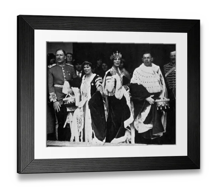 Framed Print : 1937 Coronation - Abbey guests stranded in rain after Framed Print : 1937 Coronation - Abbey guests stranded in rain after