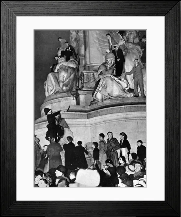 Framed Print : 1937 Coronation - spectators in Trafalgar Square Framed Print : 1937 Coronation - spectators in Trafalgar Square