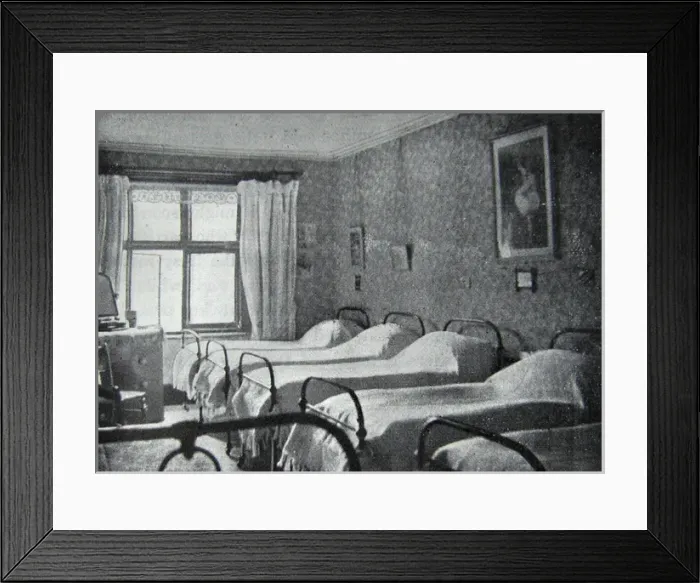 Framed Print : Forest Cottage Home, Loughton, Essex Framed Print : Forest Cottage Home, Loughton, Essex