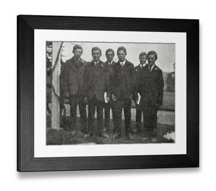 Framed Print : Emigrants to Canada from Hedgerley Farm Home, Buckinghamshir Framed Print : Emigrants to Canada from Hedgerley Farm Home, Buckinghamshir