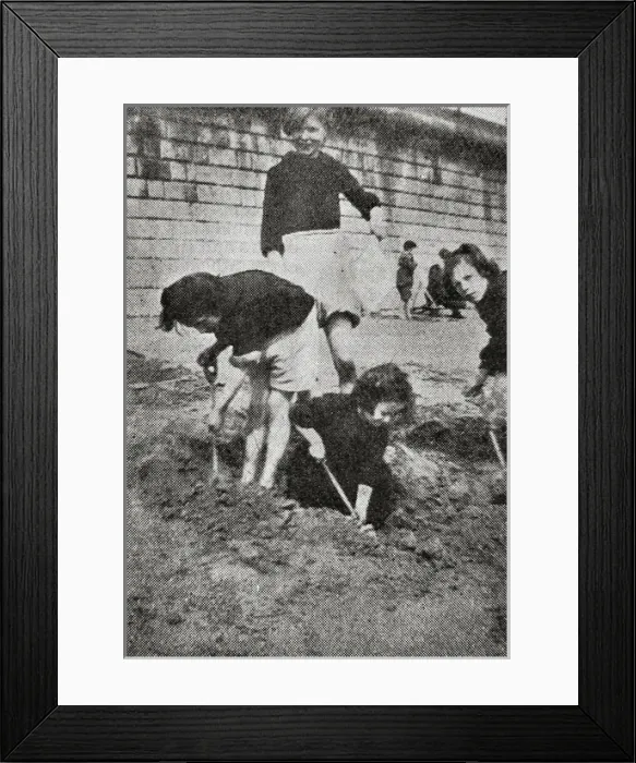 Framed Print : Girls from St Chads Home, Leeds, at Filey Framed Print : Girls from St Chads Home, Leeds, at Filey
