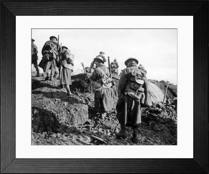 Framed Print : British soldiers heading for the trenches, WW1
