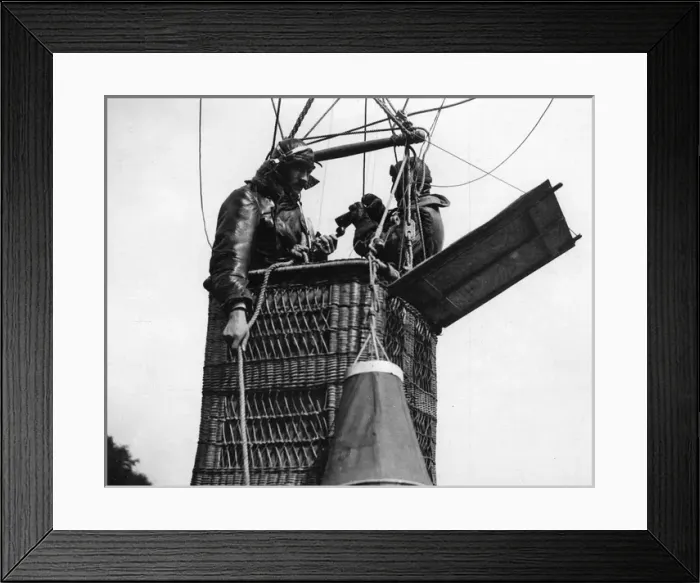 Framed Print : Men in basket of observation balloon, WW1 Framed Print : Men in basket of observation balloon, WW1