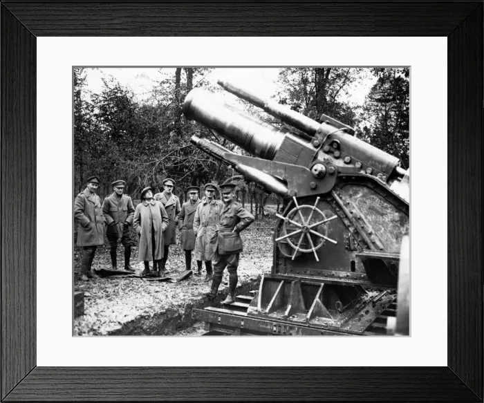 Framed Print : Ben Tillett looking at a British howitzer, France, WW1 Framed Print : Ben Tillett looking at a British howitzer, France, WW1
