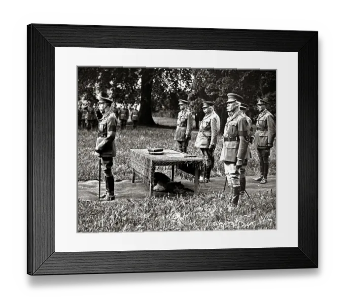 Framed Print : King George V presenting decorations, Western Front, WW1