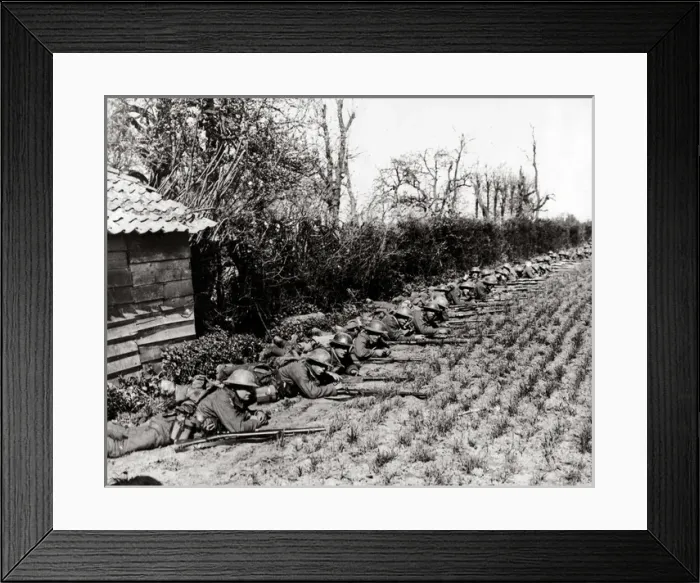 Framed Print : Men of a Warwickshire regiment, Western Front, WW1 Framed Print : Men of a Warwickshire regiment, Western Front, WW1