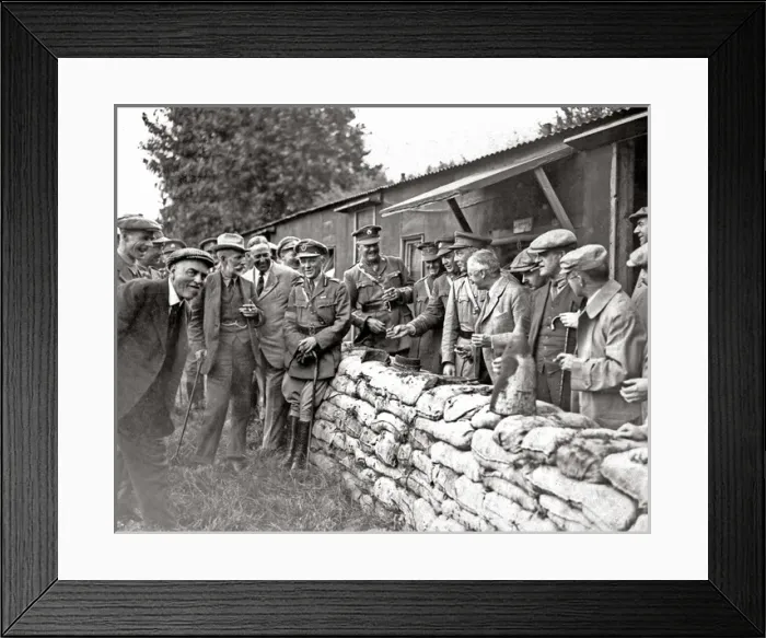 Framed Print : Canadian journalists visit France, Western Front, WW1 Framed Print : Canadian journalists visit France, Western Front, WW1