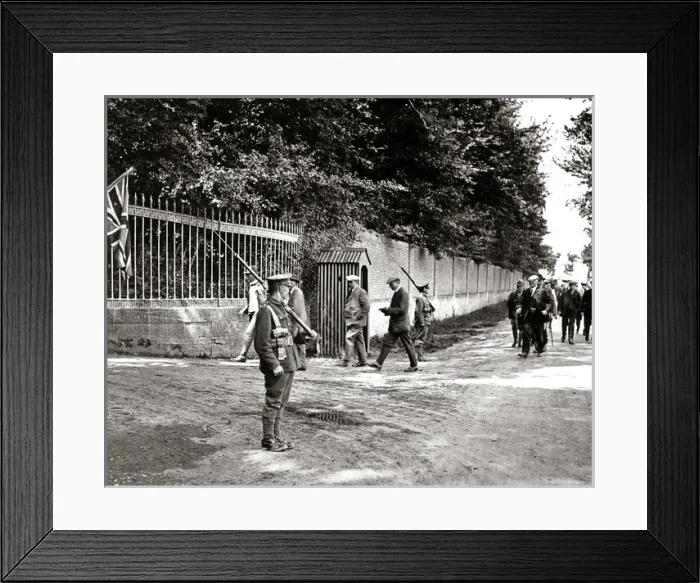 Framed Print : Canadian journalists visit France, Western Front, WW1 Framed Print : Canadian journalists visit France, Western Front, WW1