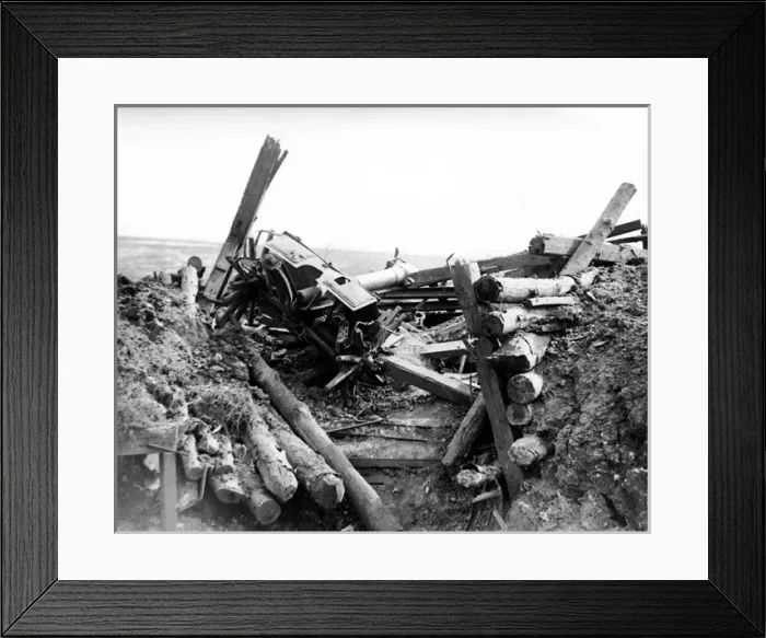 Framed Print : Damaged German guns, Pozieres, France, WW1 Framed Print : Damaged German guns, Pozieres, France, WW1