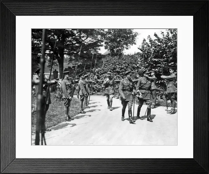 Framed Print : King George V and Sir Douglas Haig, WW1 Framed Print : King George V and Sir Douglas Haig, WW1