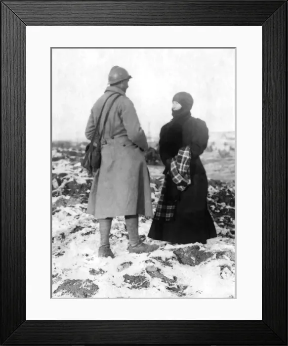 Framed Print : French soldier and wife, Western Front, WW1 Framed Print : French soldier and wife, Western Front, WW1