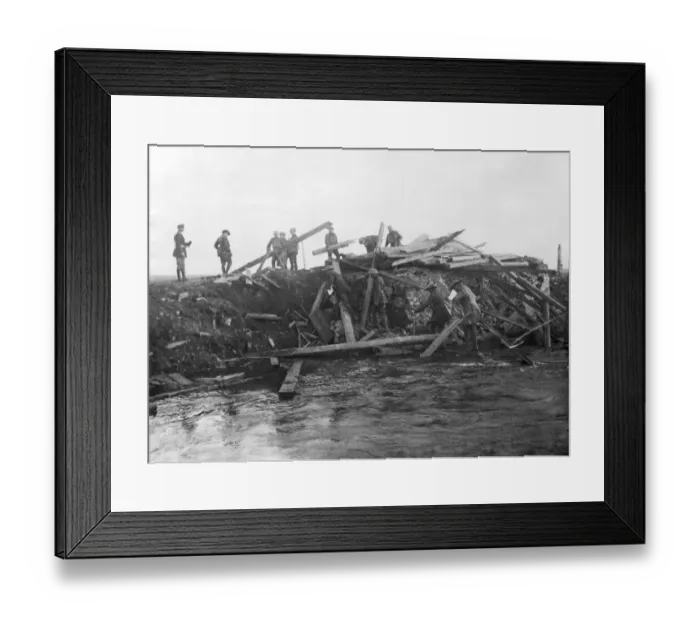 Framed Print : British soldiers near Peronne, Somme, WW1