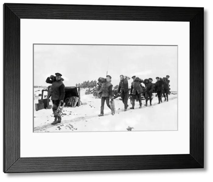 Framed Print : British artillerymen carrying shells, Western Front, WW1 Framed Print : British artillerymen carrying shells, Western Front, WW1