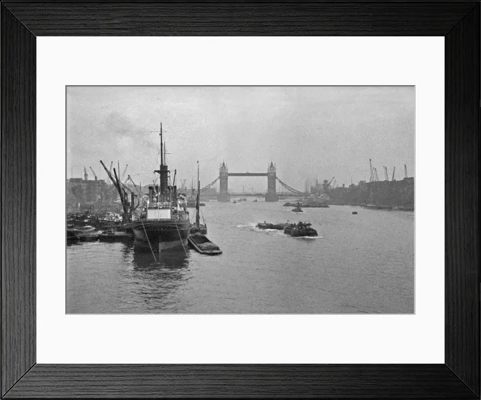 Framed Print : River Thames with Tower Bridge, London Framed Print : River Thames with Tower Bridge, London