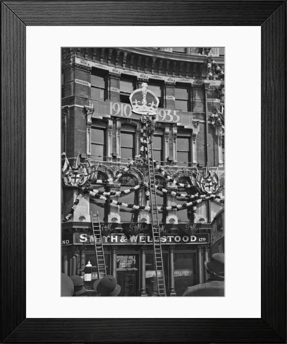 Framed Print : Silver Jubilee decorations, Ludgate Circus, London Framed Print : Silver Jubilee decorations, Ludgate Circus, London