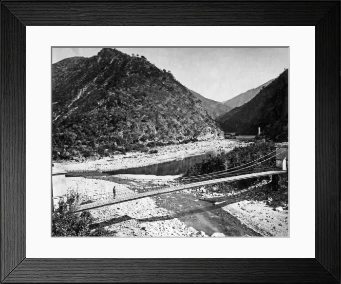Framed Print : Scenery in Kashmir, north west India Framed Print : Scenery in Kashmir, north west India