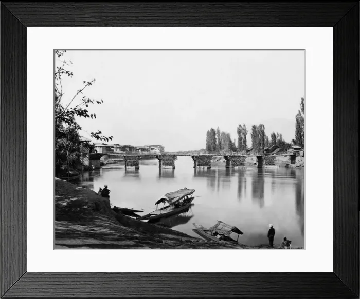 Framed Print : Rajahs Palace and First Bridge, Srinagar, Kashmir, India Framed Print : Rajahs Palace and First Bridge, Srinagar, Kashmir, India