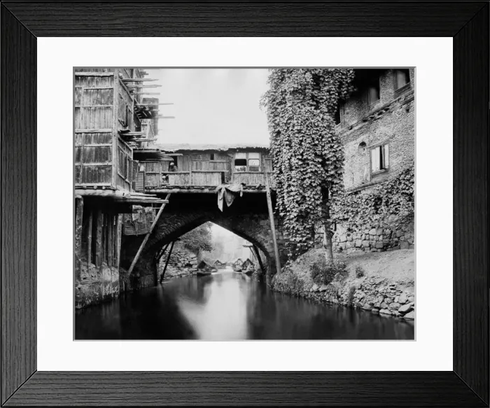 Framed Print : Marqual Canal, Srinagar, India Framed Print : Marqual Canal, Srinagar, India
