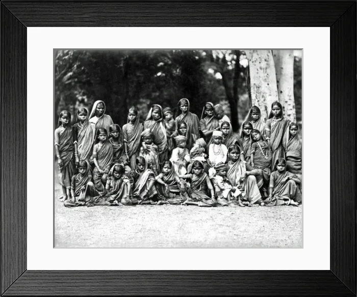 Framed Print : Hindu women and children, India Framed Print : Hindu women and children, India